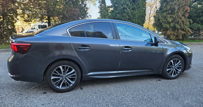 Toyota Avensis cena 69000 przebieg: 135000, rok produkcji 2016 z Warszawa małe 154